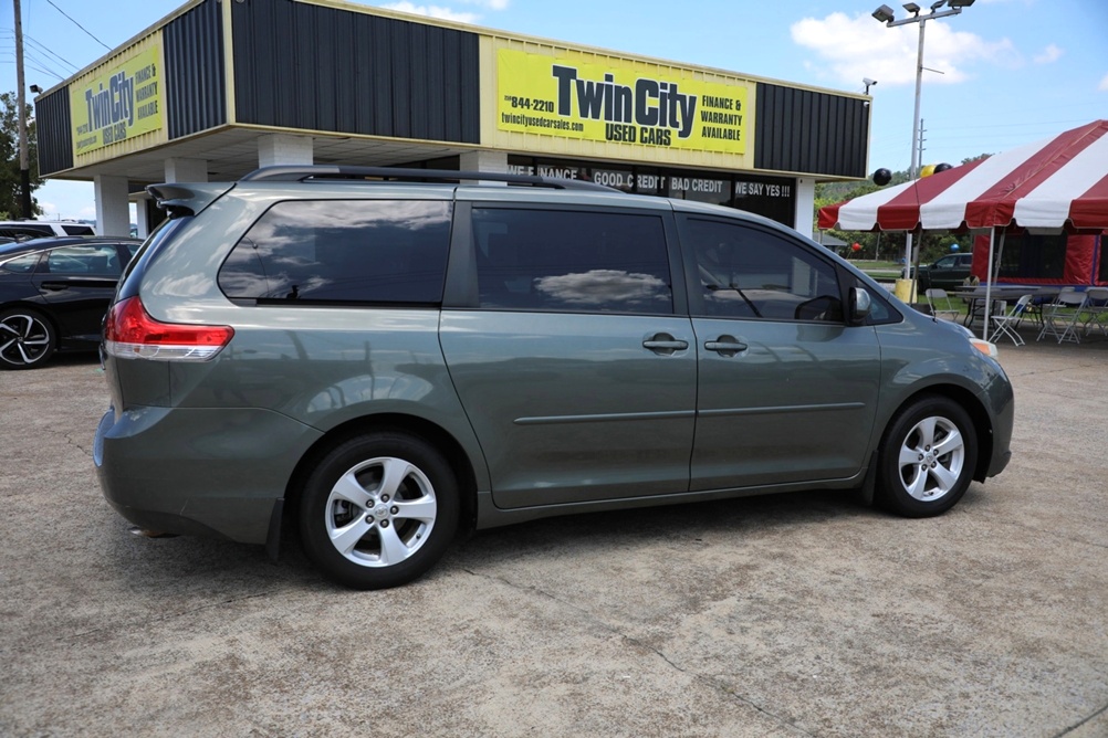 2011 Toyota Sienna LE Bobby Ledbetter Cars 